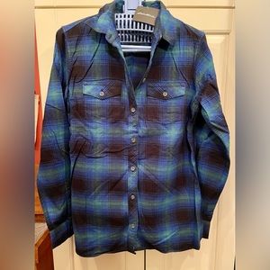 Flannel button down shirt, classic fit with front pockets